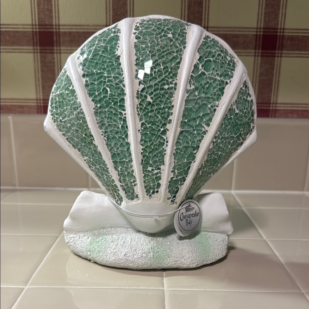 Chesapeake Bay Green and White Shell Decor